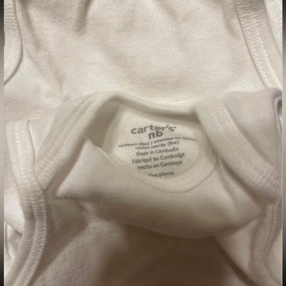 👶🏻 Carter’s • 4️⃣ White Sleeveless Bodysuits/onesies | Newborn - Picture 2 of 2